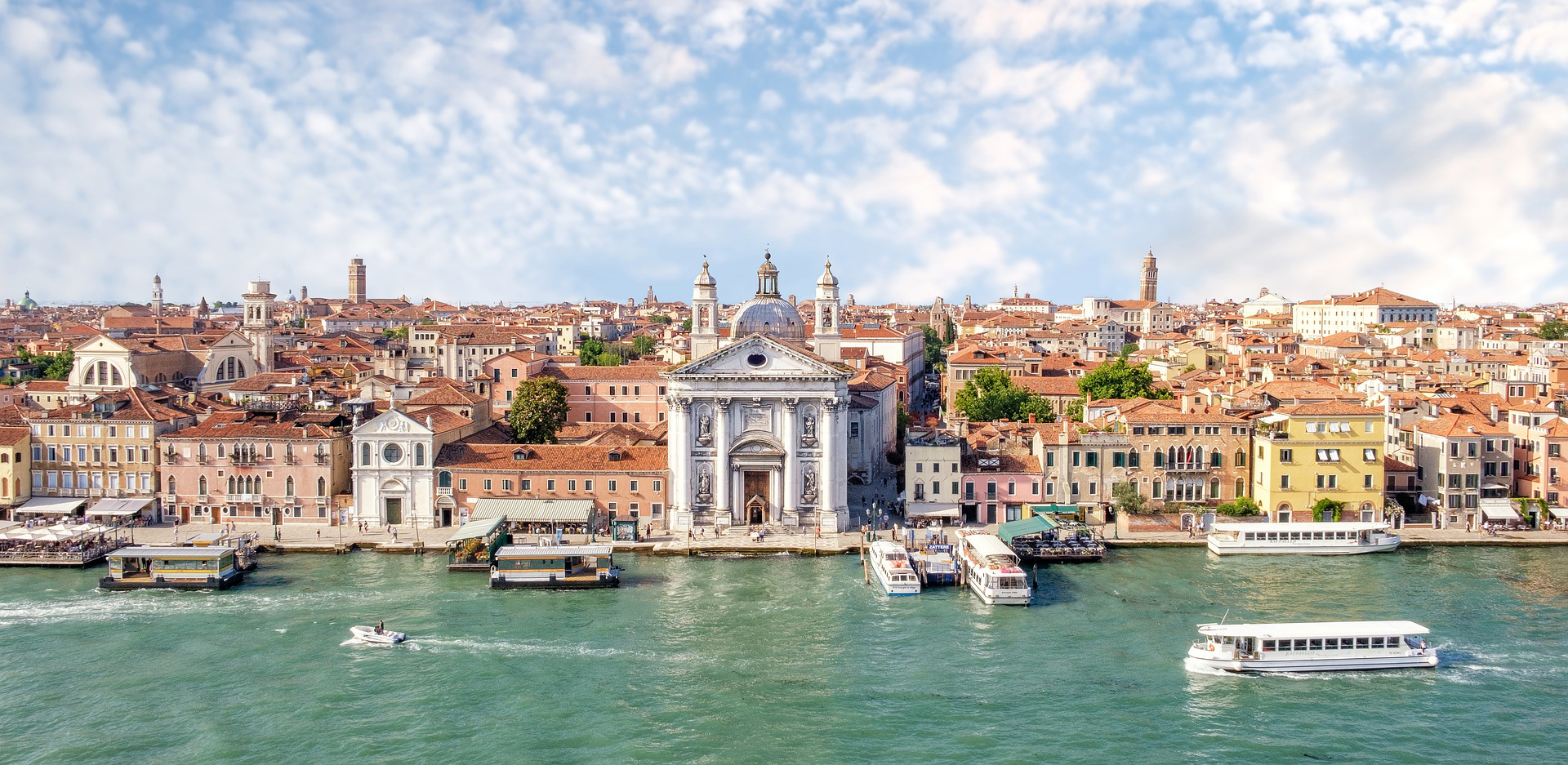 Venezia a vela dalla porta principale